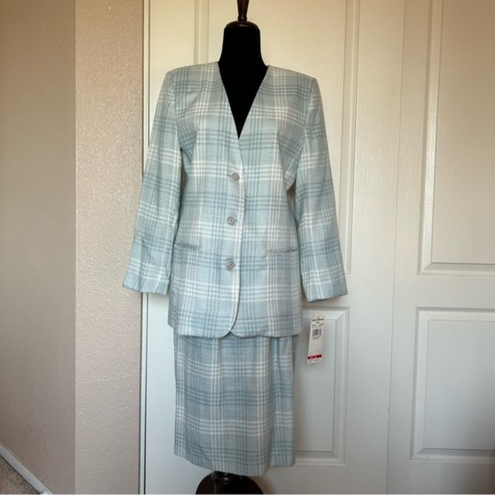 Vintage NWT Alfred Dunner Aqua and Cream Blazer Jacket‎  and Skirt Suit Size 8